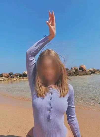 Amira, 27