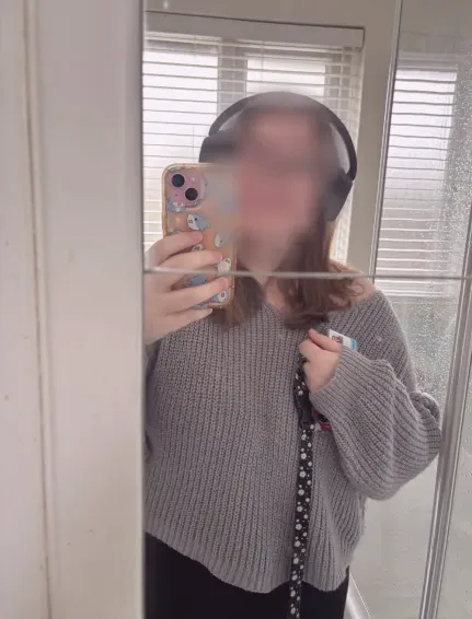 Clara, 23