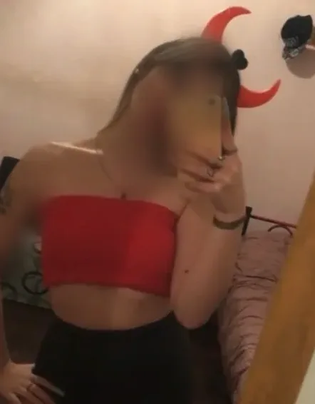 Jasmin, 32